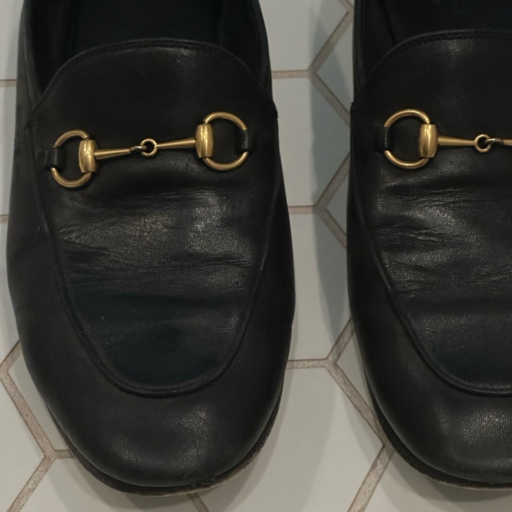 Women’s Gucci Jordaan Black Leather Loafers with Gold Hardware - Picture 2 of 5